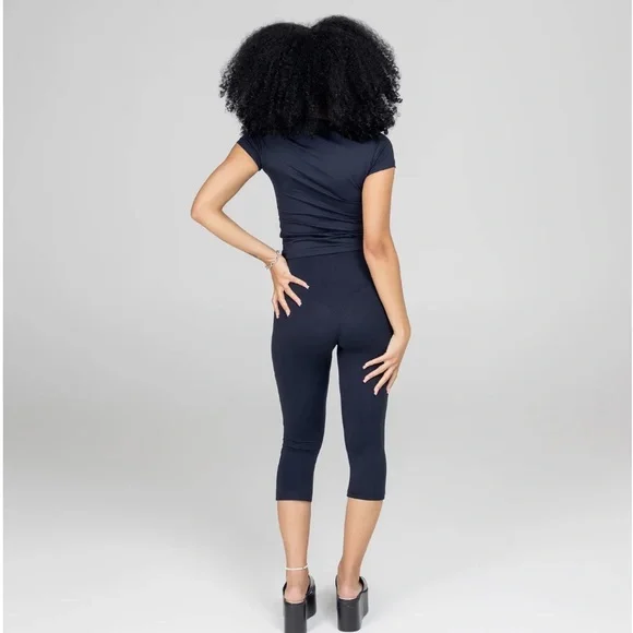 STRIPT hip zip, muscle tank, smooth capri SET - Picture 5 of 7